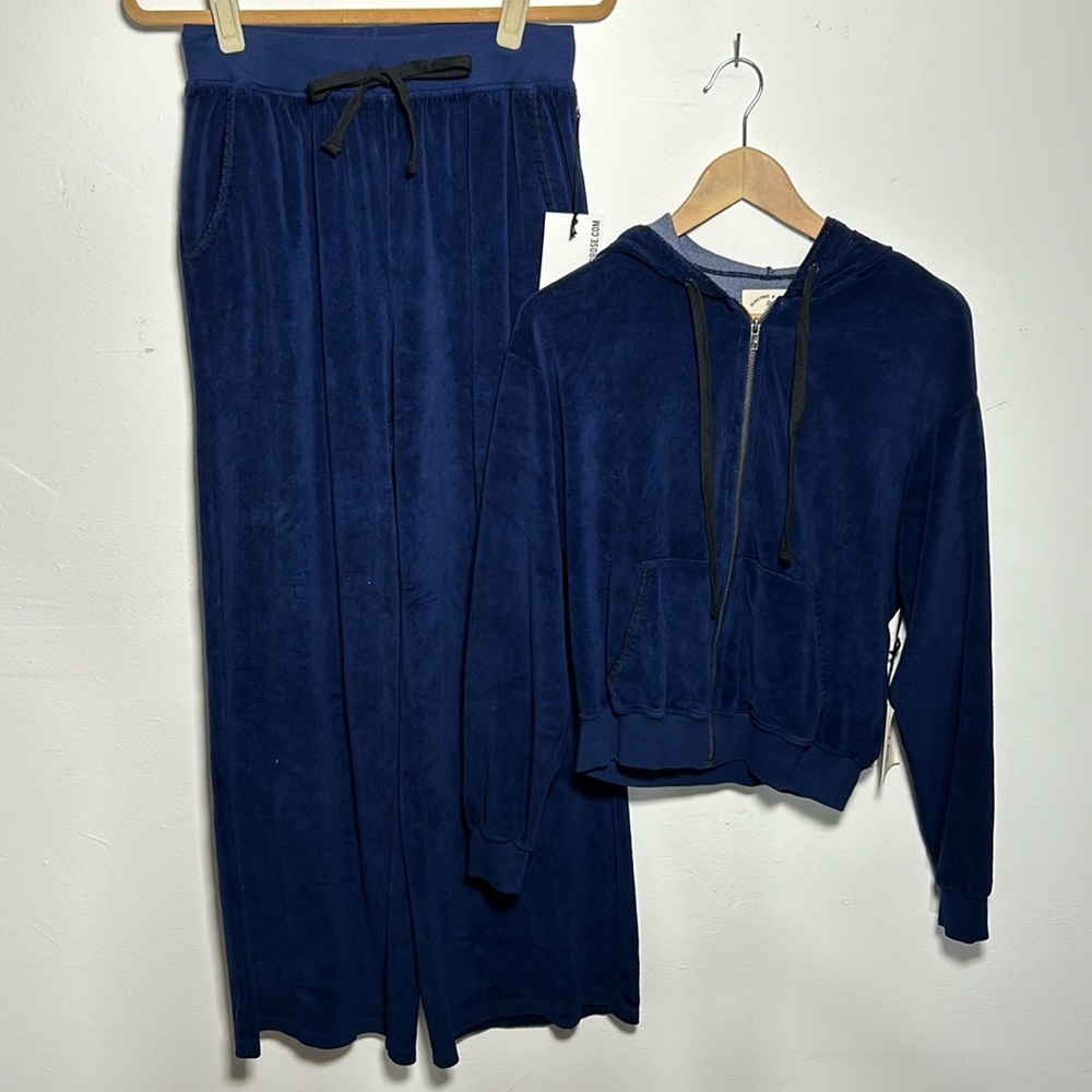 NWT Electric & Rose Velour Sweatsuit Blue Medium